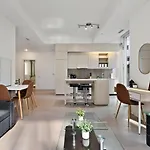 Modern Condo In The Heart Of Downtown Toronto
